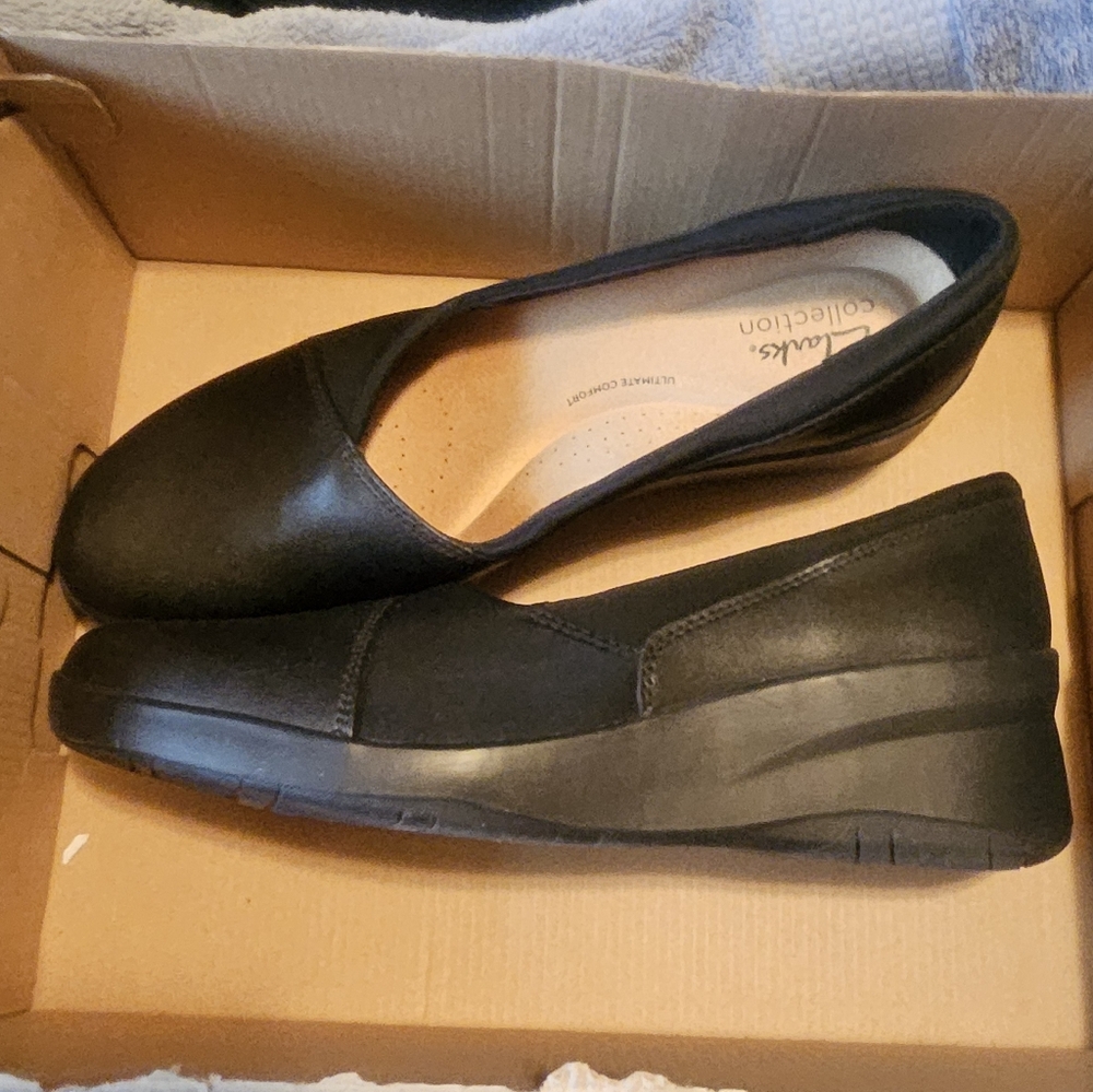 Clarks Women's Black Loafers 11 M NIB